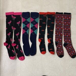 🌷3 for$25🌷Unbranded, SZ 5-10, 4 Pairs Of Black Blue Red & Pink Knee High Socks